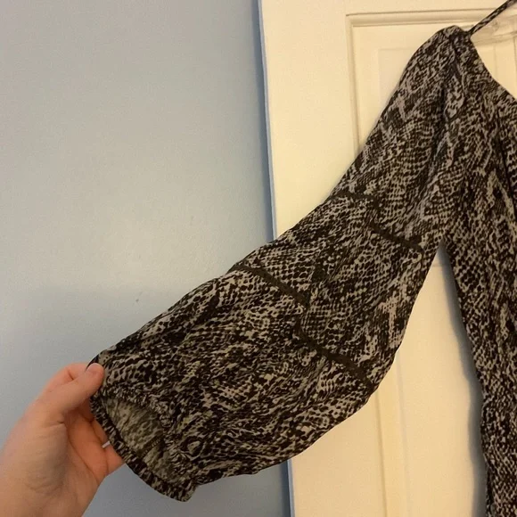 Anthropologie Bl-nk London Pezira Off-the-Shoulder Jumpsuit Animal Print L NWT - Picture 5 of 13